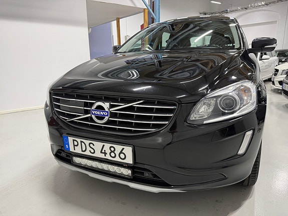 Volvo XC60 2 of 22