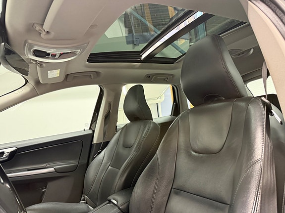Volvo XC60 11 of 22