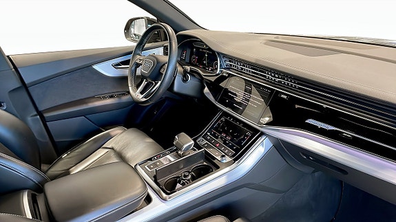 Audi Q8 3 of 20