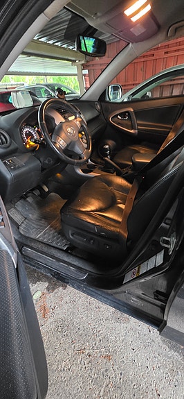 Toyota RAV4 7 of 9