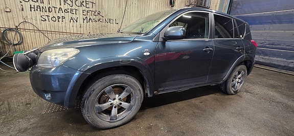 Toyota RAV4 2 of 9