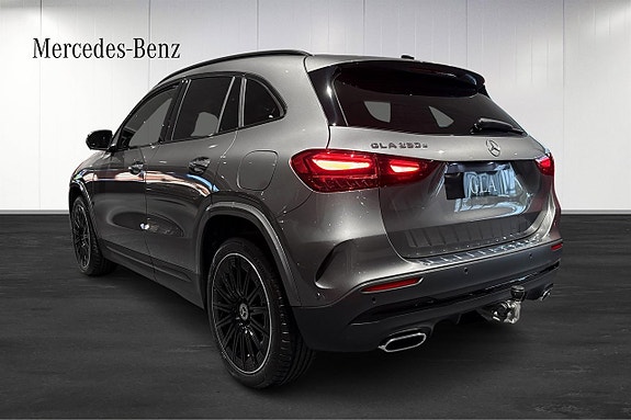 Mercedes-Benz GLA250 e 3 of 11