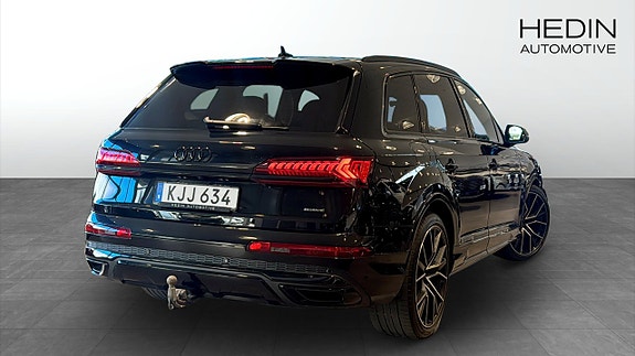Audi Q7 2 of 22