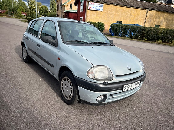 Renault Clio 2 of 6