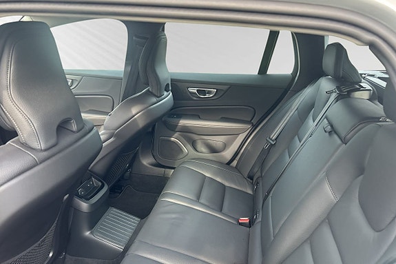 Volvo V60 10 of 14