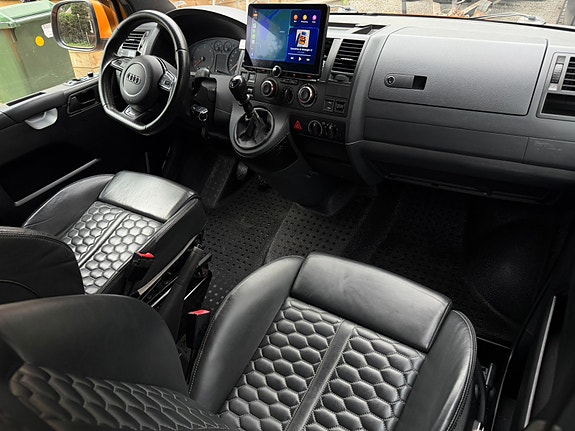 Volkswagen Caravelle 10 of 11