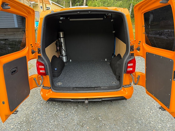 Volkswagen Caravelle 7 of 11