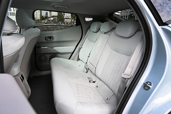 Hyundai IONIQ 11 of 12