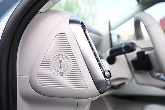 Hyundai IONIQ 12 of 12