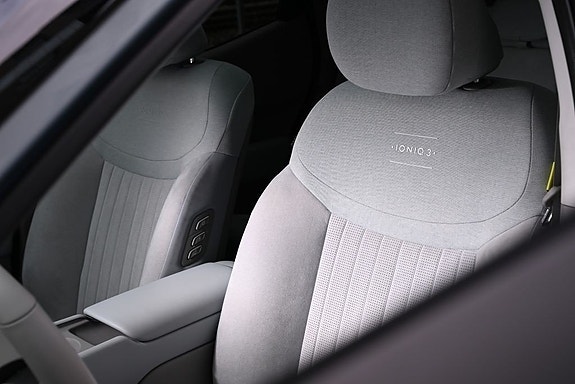 Hyundai IONIQ 9 of 12
