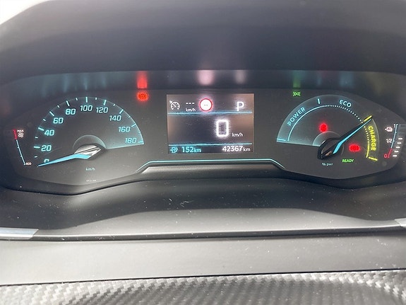 Peugeot e-2008 8 of 17