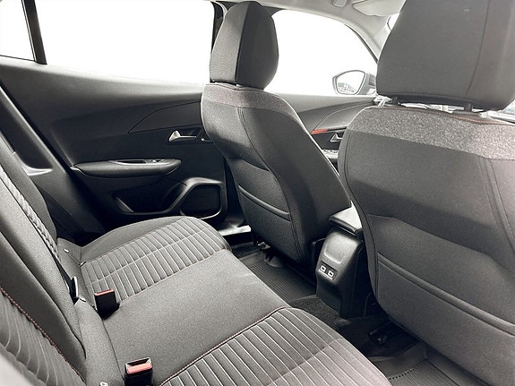 Peugeot e-2008 14 of 17