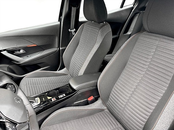 Peugeot e-2008 4 of 17