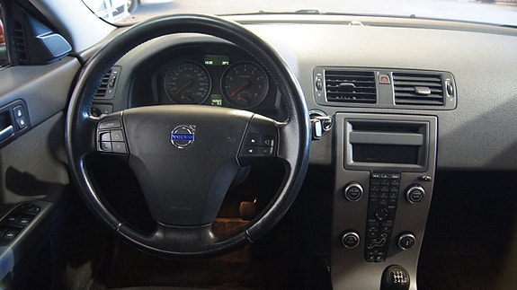 Volvo V50 8 of 10