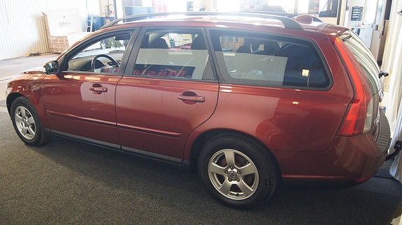 Volvo V50 3 of 10