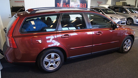 Volvo V50 2 of 10