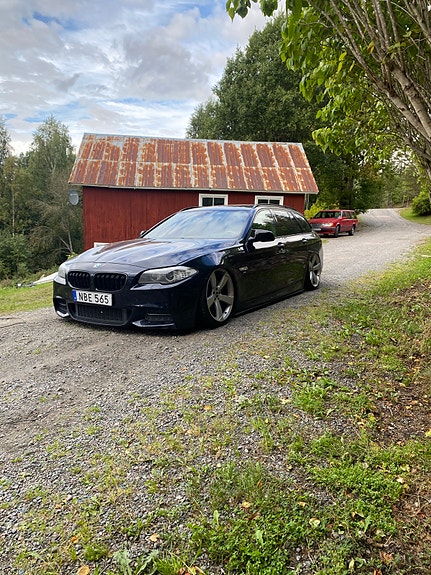 BMW M550d 2 of 3