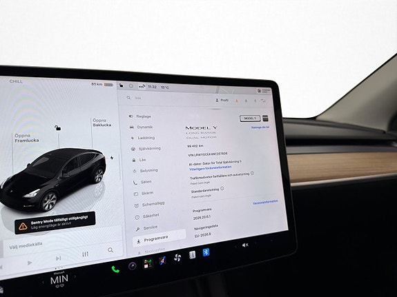 Tesla Model Y 23 of 30