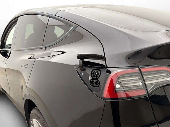 Tesla Model Y 30 of 30