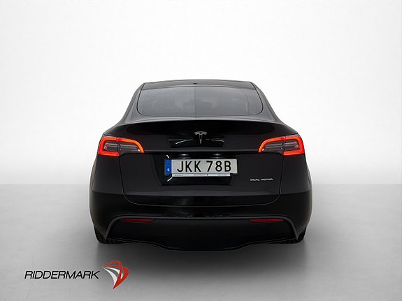 Tesla Model Y 8 of 30