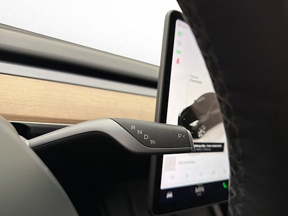 Tesla Model Y 25 of 30