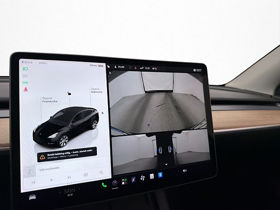 Tesla Model Y 16 of 30
