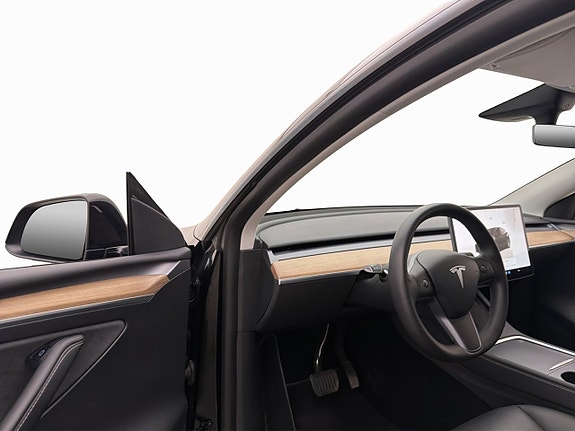 Tesla Model Y 11 of 30