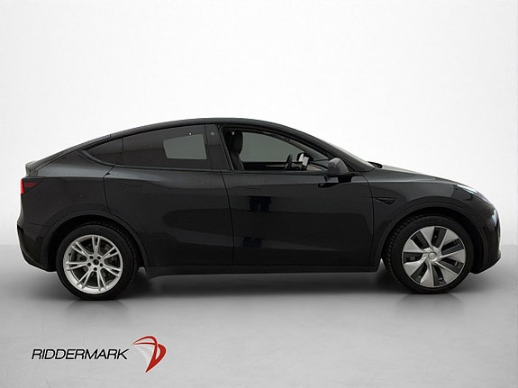 Tesla Model Y 10 of 30