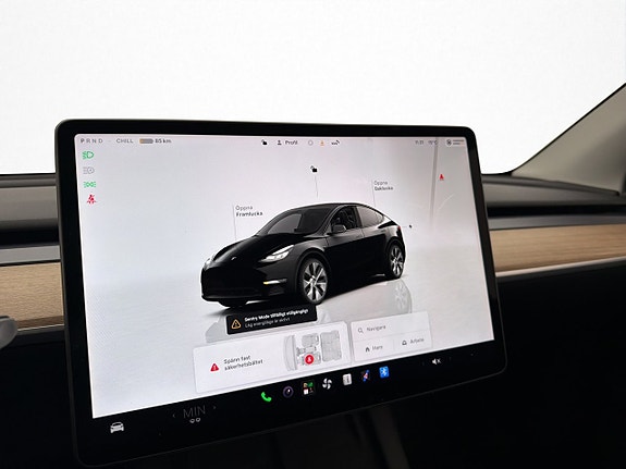 Tesla Model Y 17 of 30