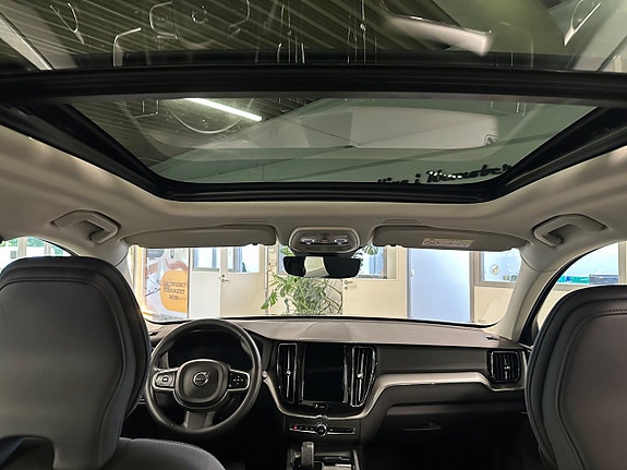 Volvo XC60 10 of 24