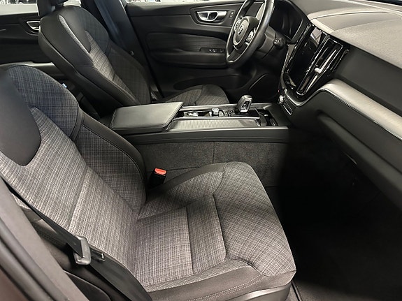 Volvo XC60 13 of 24
