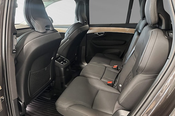 Volvo XC90 8 of 27