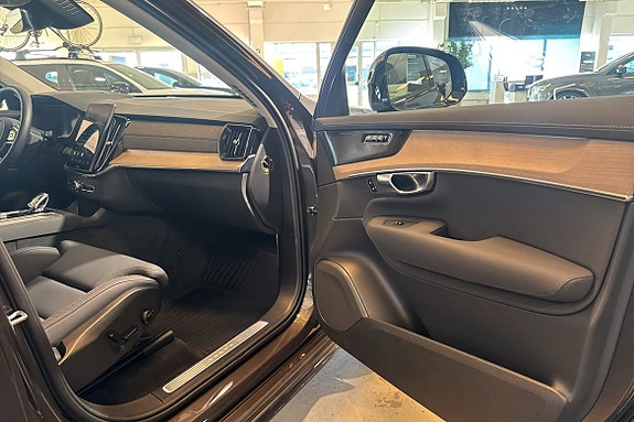 Volvo XC90 12 of 27