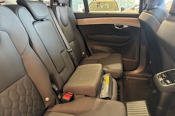 Volvo XC90 25 of 27