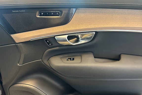 Volvo XC90 13 of 27