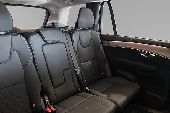 Volvo XC90 11 of 27