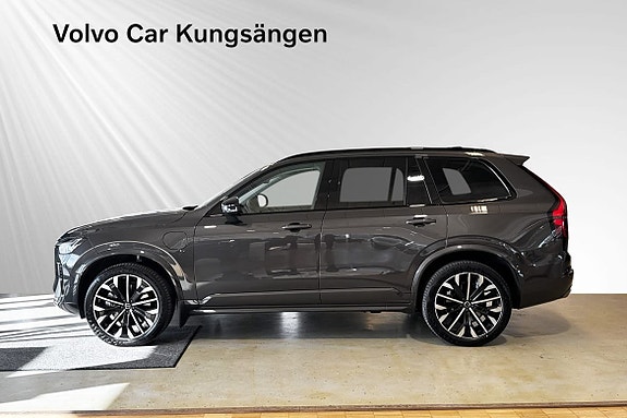Volvo XC90 3 of 27