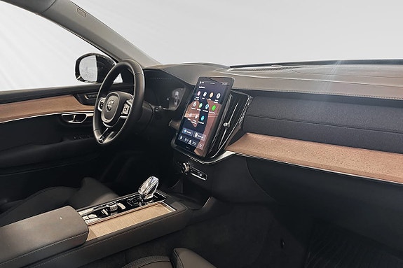 Volvo XC90 10 of 27