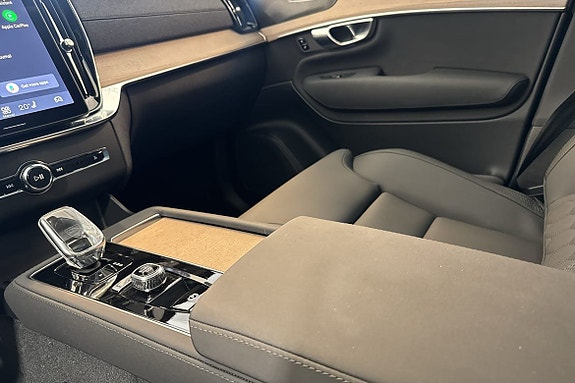 Volvo XC90 19 of 27