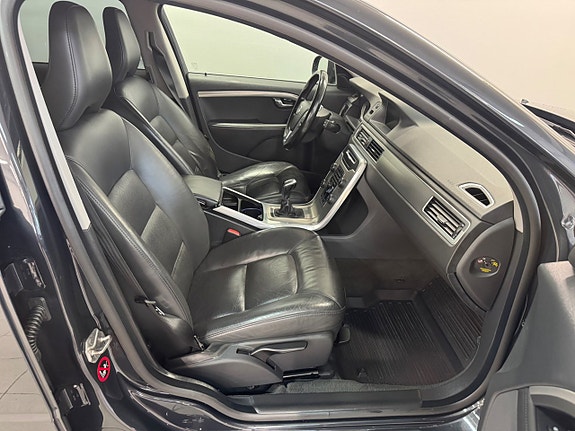 Volvo V70 13 of 16