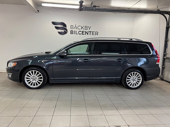 Volvo V70 2 of 16