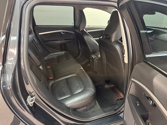 Volvo V70 12 of 16