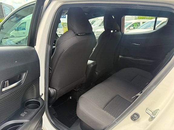 Toyota C-HR 16 of 17