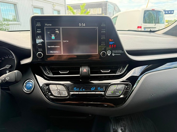 Toyota C-HR 10 of 17