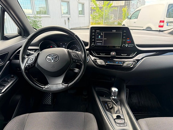 Toyota C-HR 6 of 17