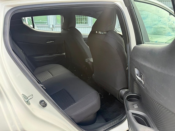 Toyota C-HR 15 of 17