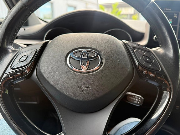 Toyota C-HR 9 of 17