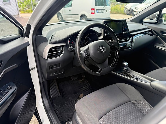 Toyota C-HR 7 of 17