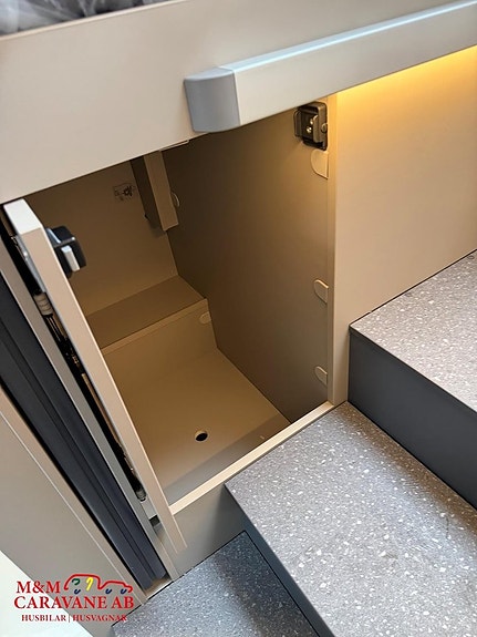 Adria COMPACT SUPREME DL FACE TO FACE 15 of 17