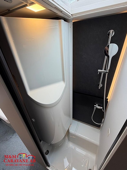 Adria COMPACT SUPREME DL FACE TO FACE 13 of 17